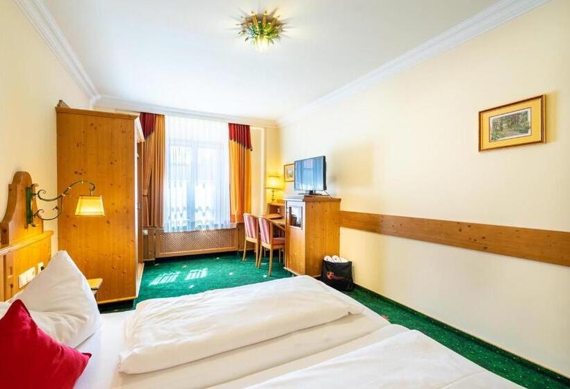 فندق Zum Schwarzen Bären