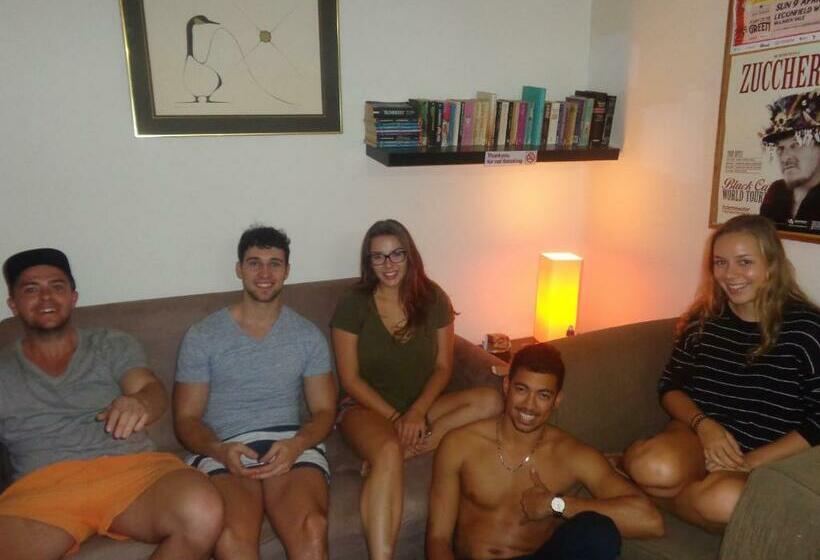 فندق على الطريق Adelaide Backpackers Hindley St