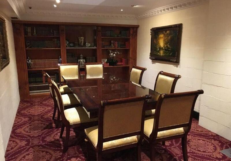 مُتل Albury Manor House