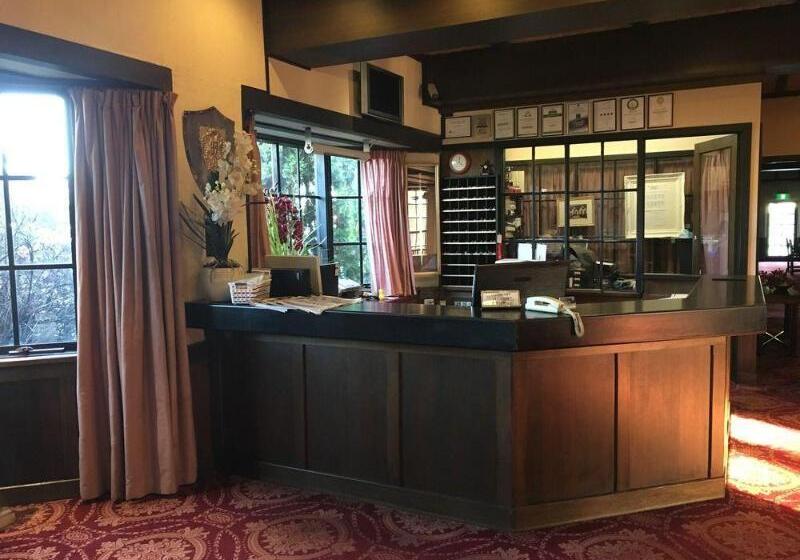 مُتل Albury Manor House