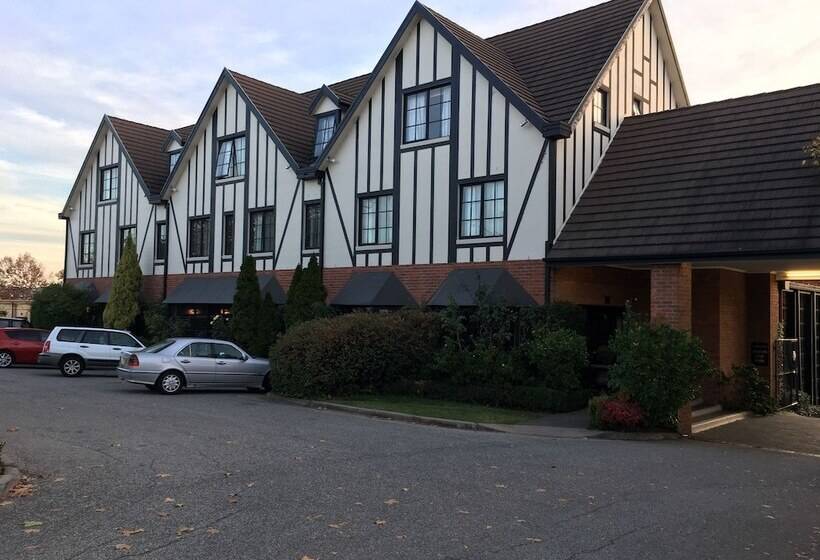 مُتل Albury Manor House