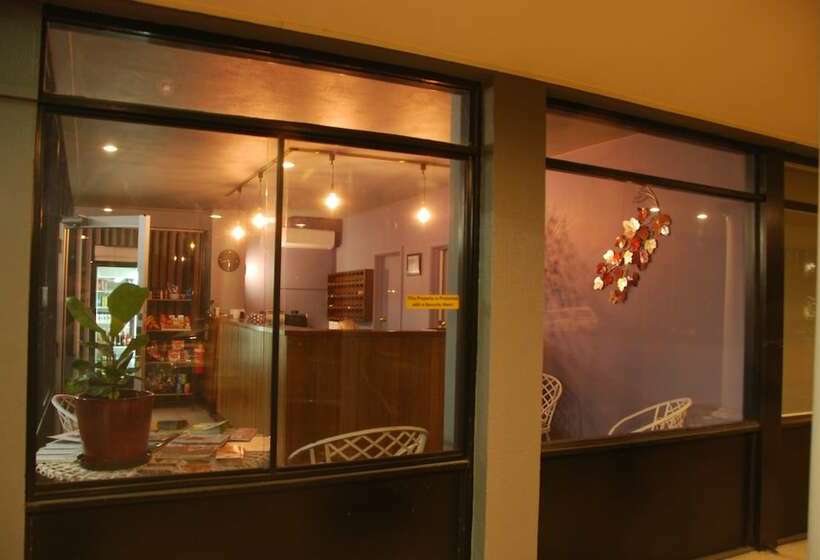 مُتل Commodore Motor Inn