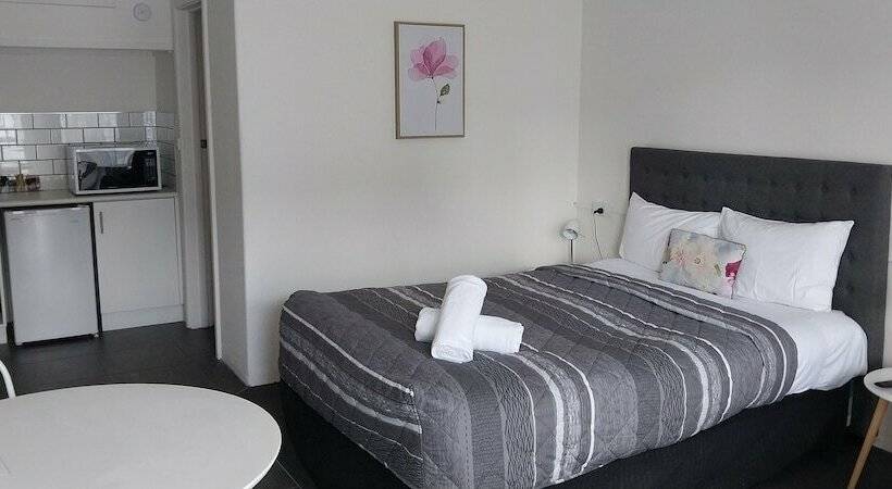 مُتل Commodore Motor Inn