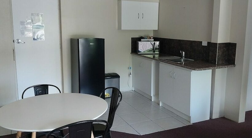 مُتل Commodore Motor Inn