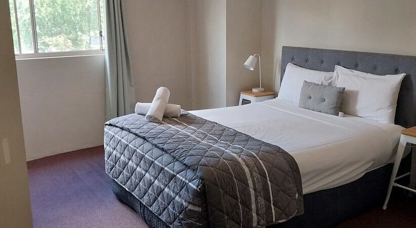 مُتل Commodore Motor Inn