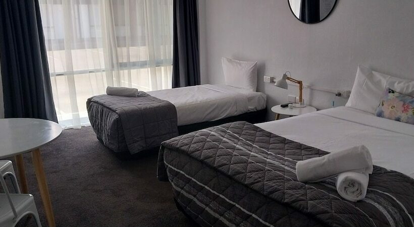 مُتل Commodore Motor Inn