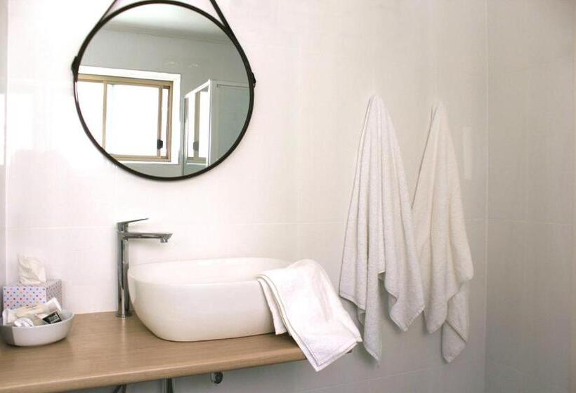 مُتل Commodore Motor Inn