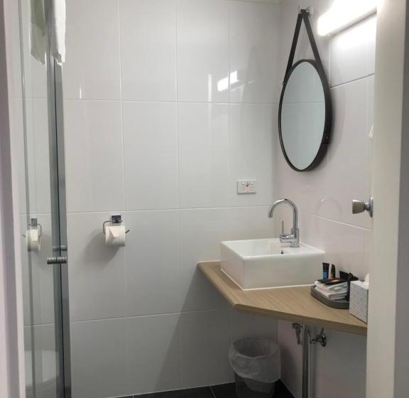 مُتل Commodore Motor Inn