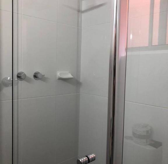 مُتل Commodore Motor Inn