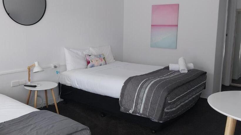 مُتل Commodore Motor Inn