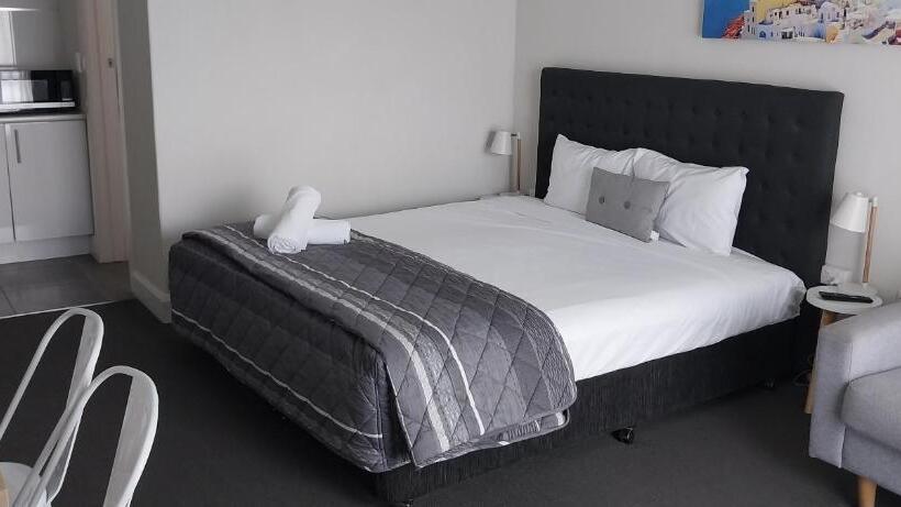 مُتل Commodore Motor Inn