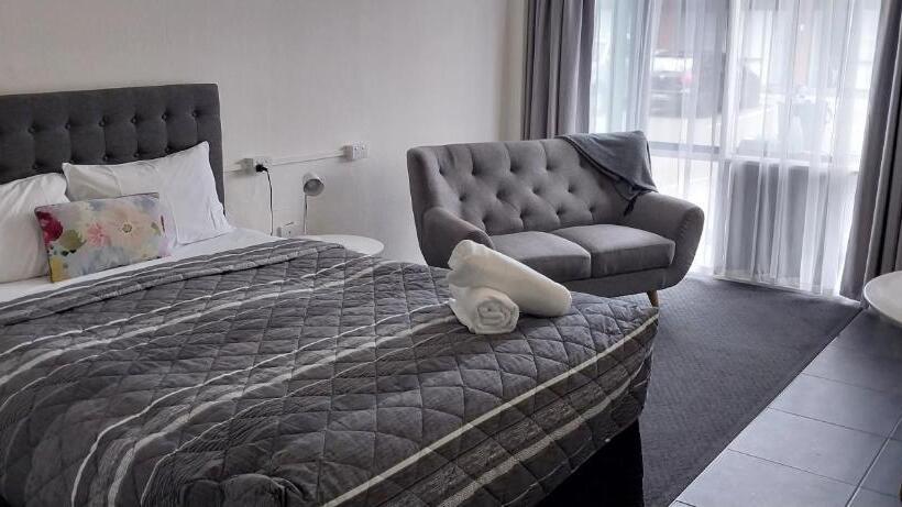 مُتل Commodore Motor Inn