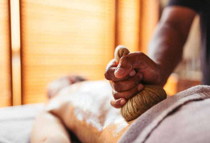 Wellnesshotel ...liebes Rot Flüh