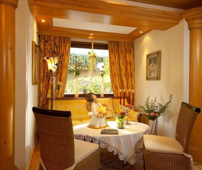 Wohlfühl & Genusshotel Felsenhof