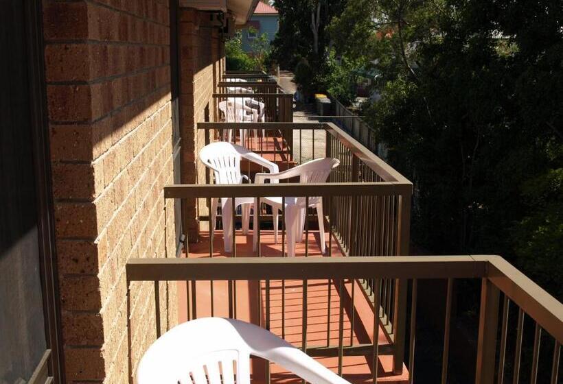 Lancaster Court Motel