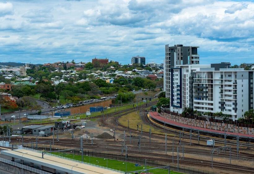 Abbey On Roma Hotel & Apartments