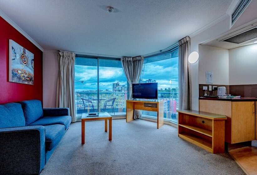 Abbey On Roma Hotel & Apartments