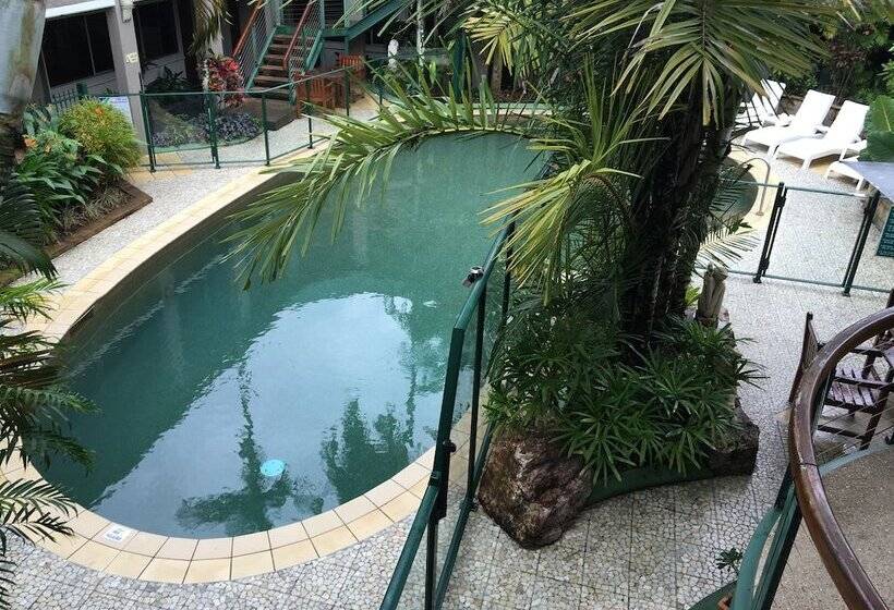 Bay Village Tropical Retreat & Apartments