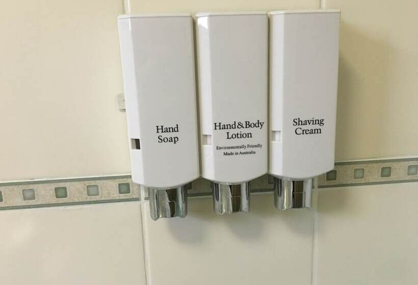 Bay Village Tropical Retreat & Apartments