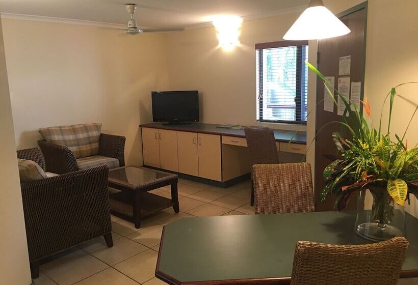 Bay Village Tropical Retreat & Apartments