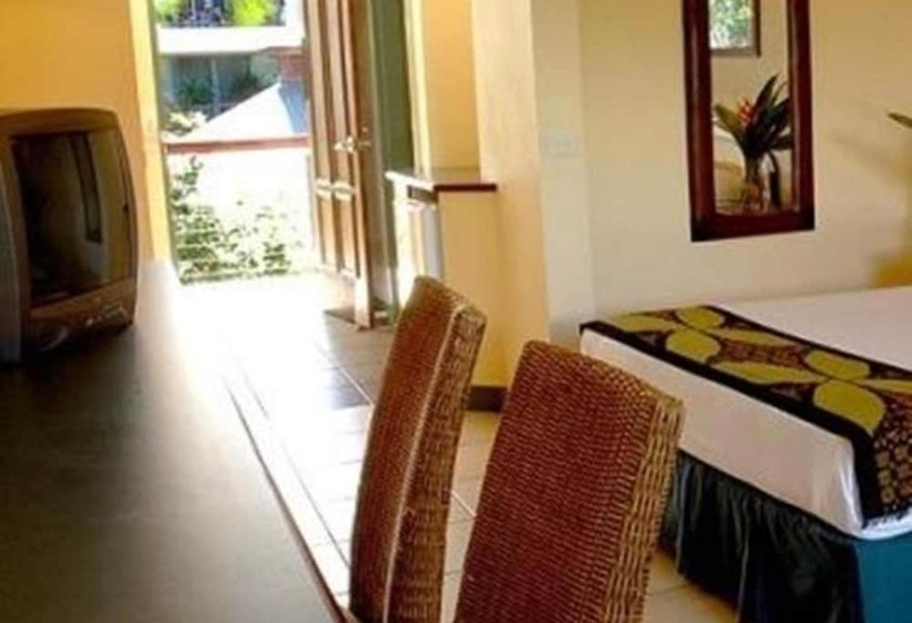 Bay Village Tropical Retreat & Apartments