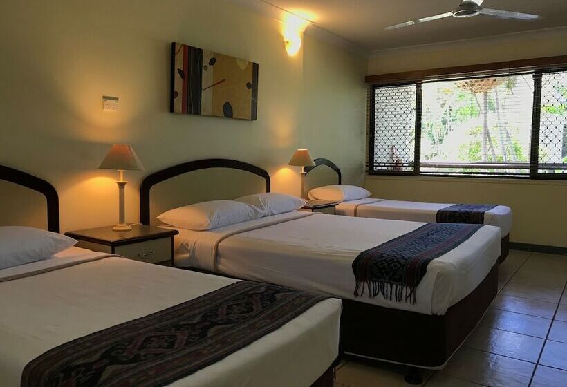 Bay Village Tropical Retreat & Apartments