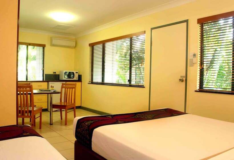 Bay Village Tropical Retreat & Apartments