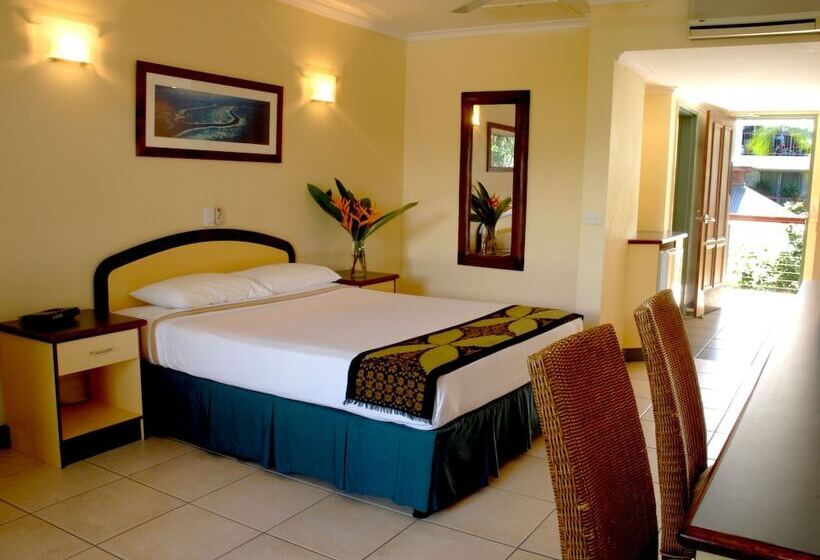 Bay Village Tropical Retreat & Apartments