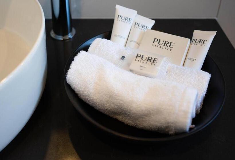 Bright Colonial Motel