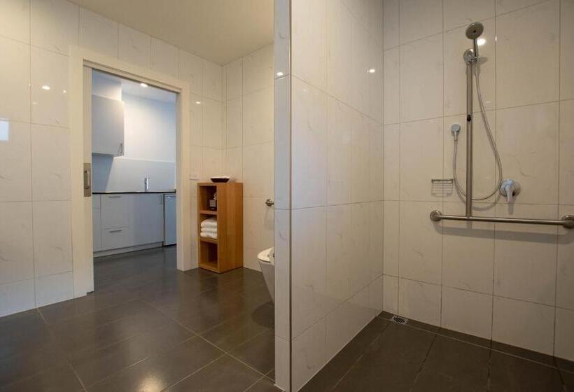 Bright Colonial Motel