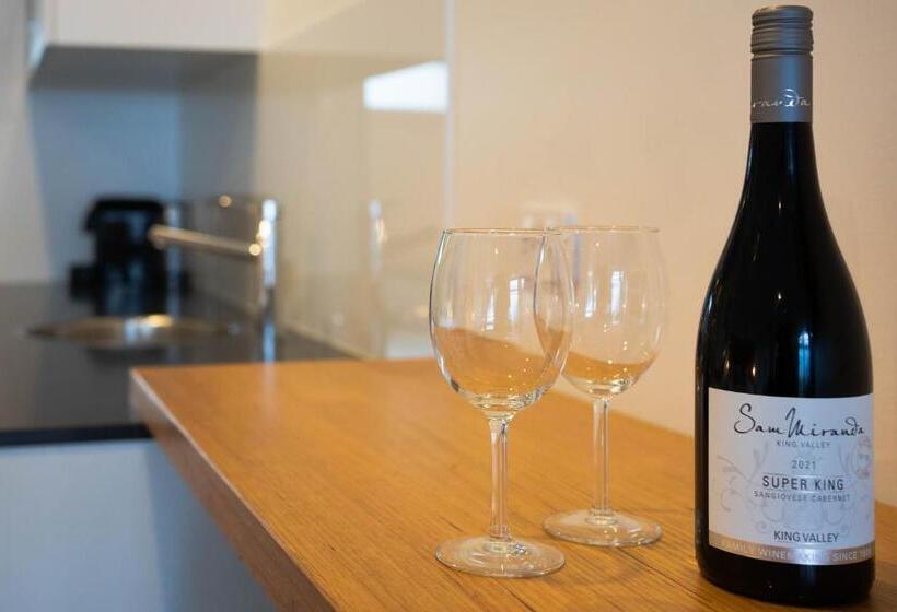 Bright Colonial Motel