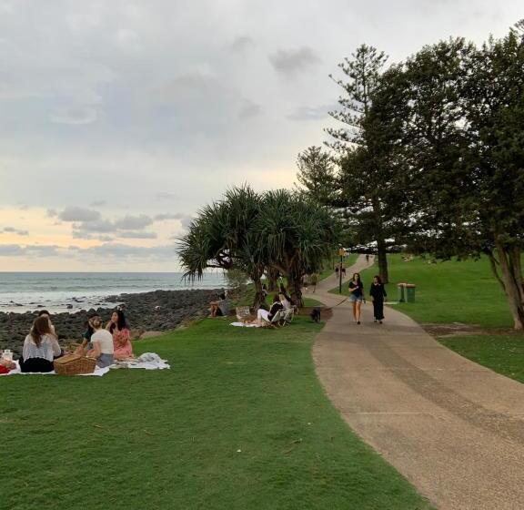 Burleigh Gardens North Hi Rise Holiday Apartments
