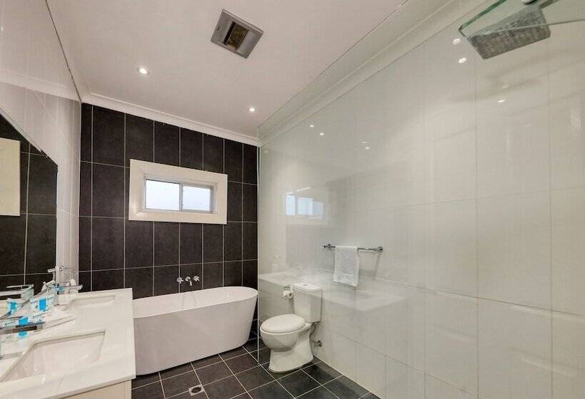 Castlereagh Lodge Motel