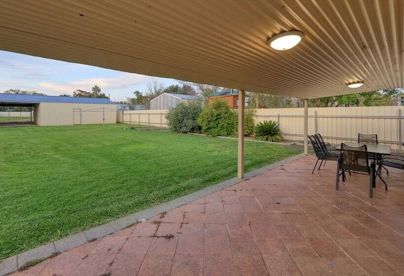 Castlereagh Lodge Motel