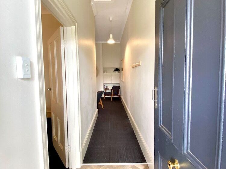 Clifton Motel & Grittleton Lodge