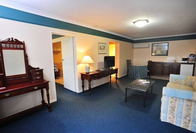 Clifton Motel & Grittleton Lodge