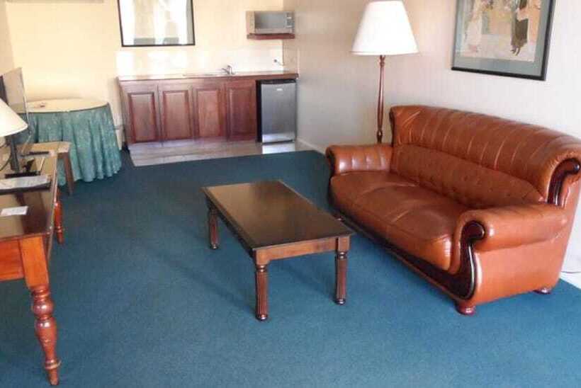 Clifton Motel & Grittleton Lodge