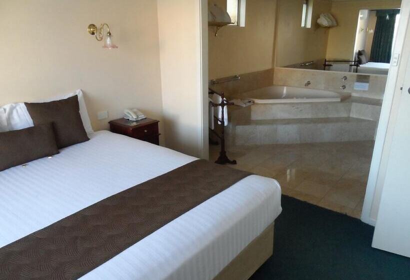 Clifton Motel & Grittleton Lodge