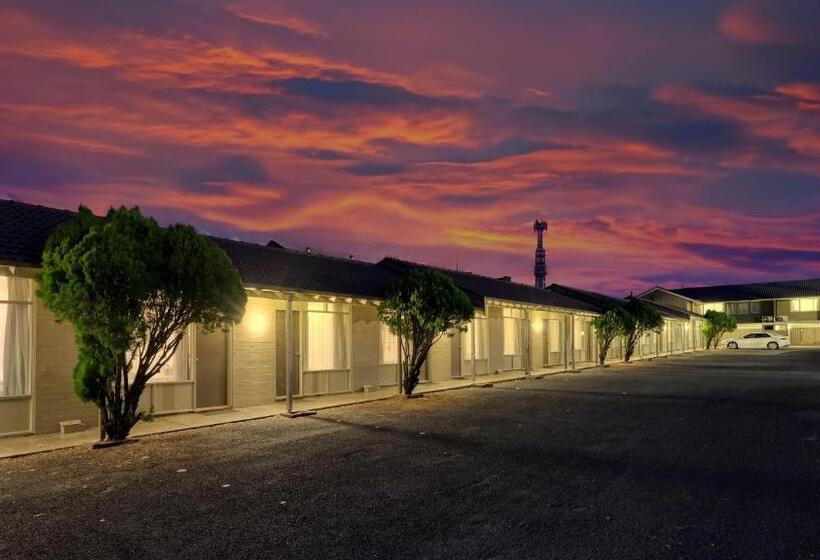 Coachman Hotel Motel