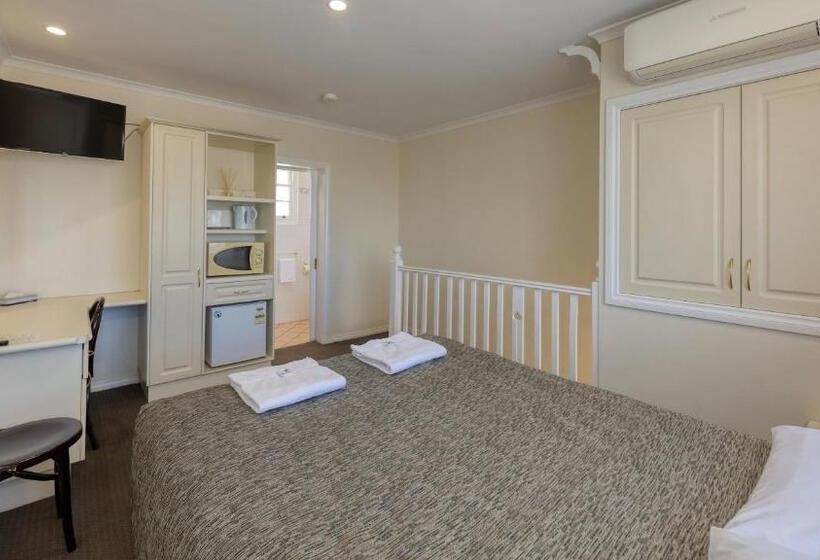 Coachman Hotel Motel