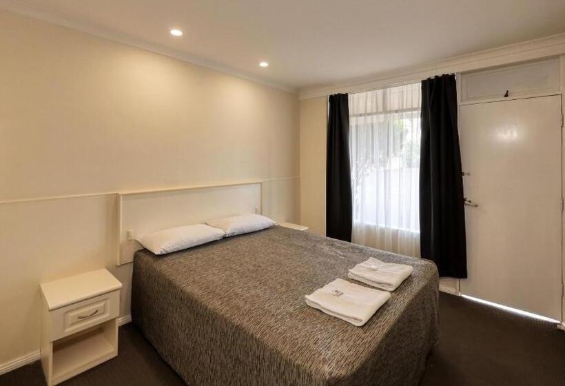 Coachman Hotel Motel