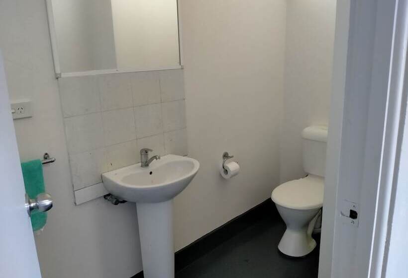 Midway Motel And Villas