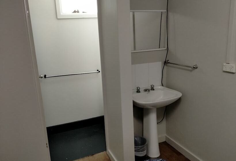 Midway Motel And Villas