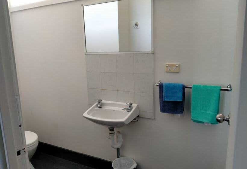 Midway Motel And Villas