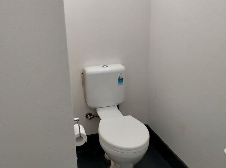 Midway Motel And Villas