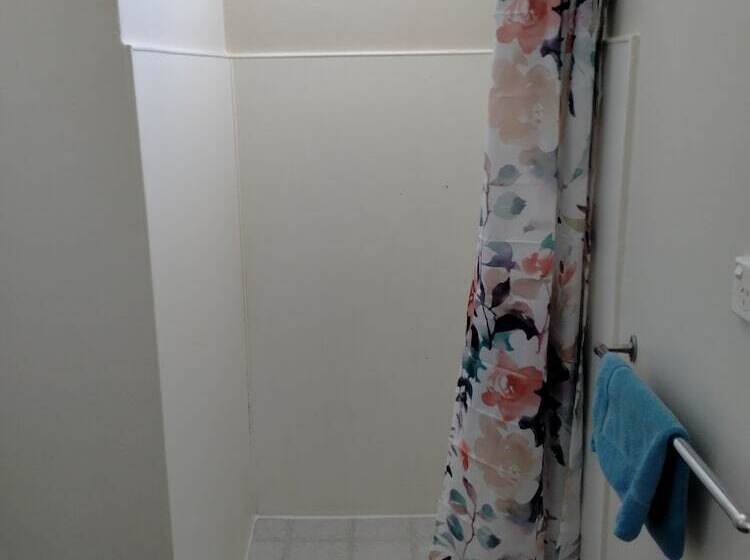 Midway Motel And Villas