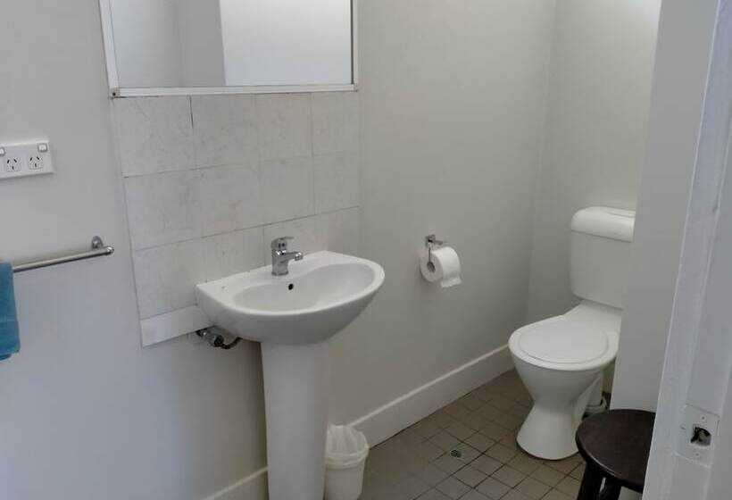 Midway Motel And Villas