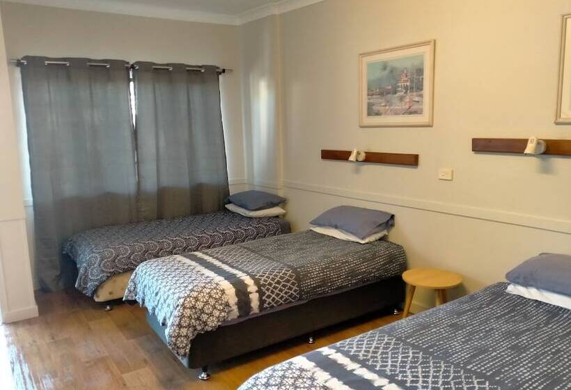 Midway Motel And Villas