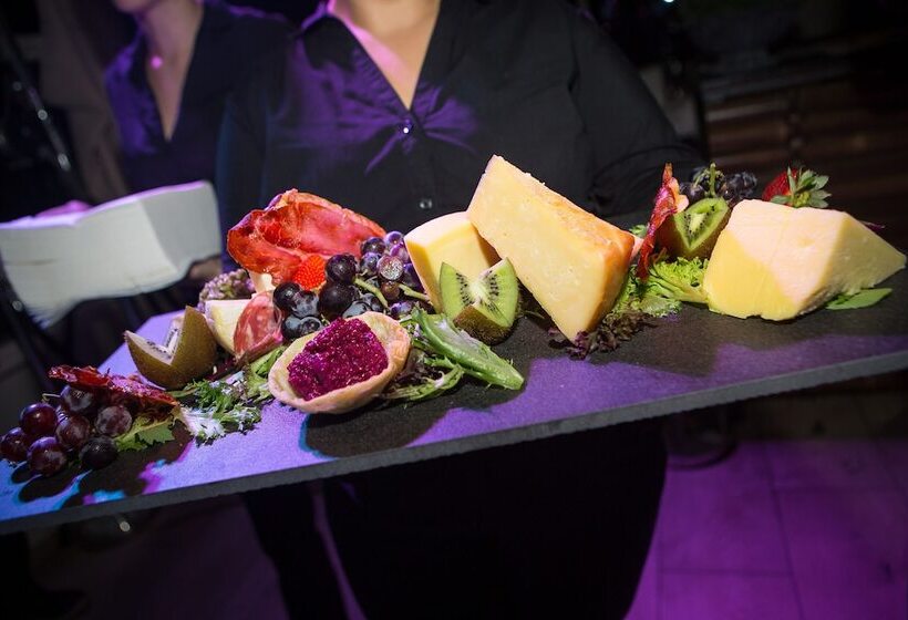 Gladstone Reef Hotel Motel