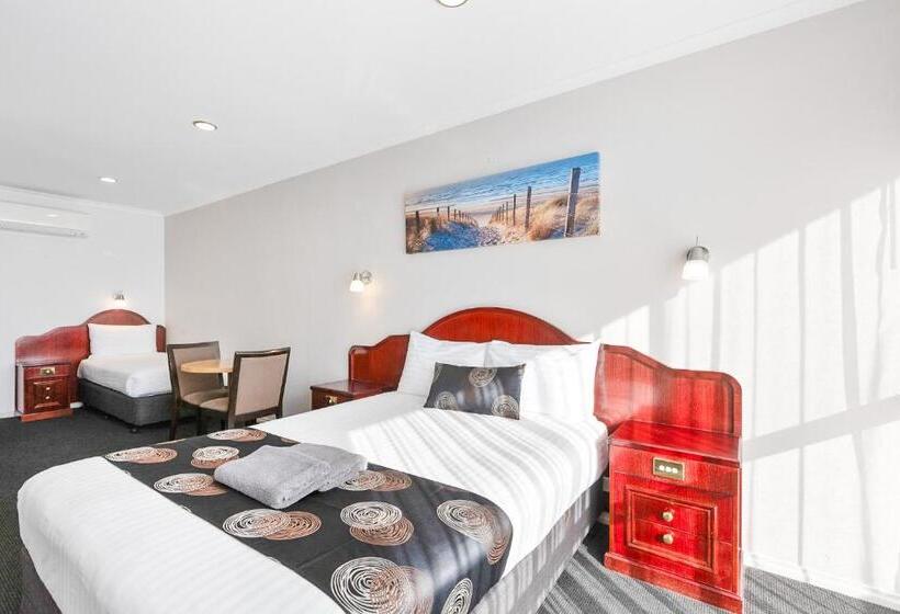 Hilton Beachfront Motel